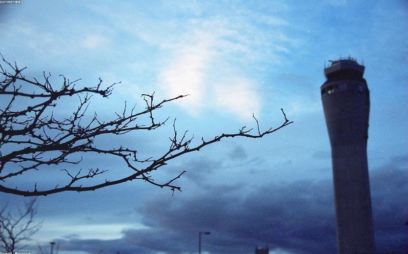 2026年3月17日，深圳湾上空突然静默——低空经济不是起飞了，是正在被重新定义